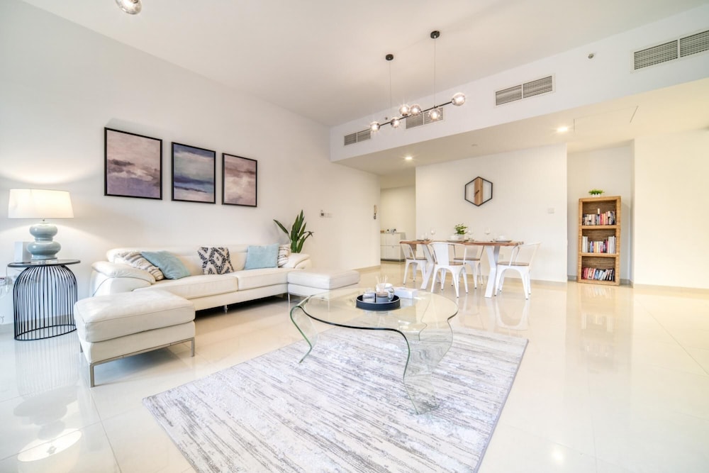 JBR Gem Spacious 1BR Apt With Balcony