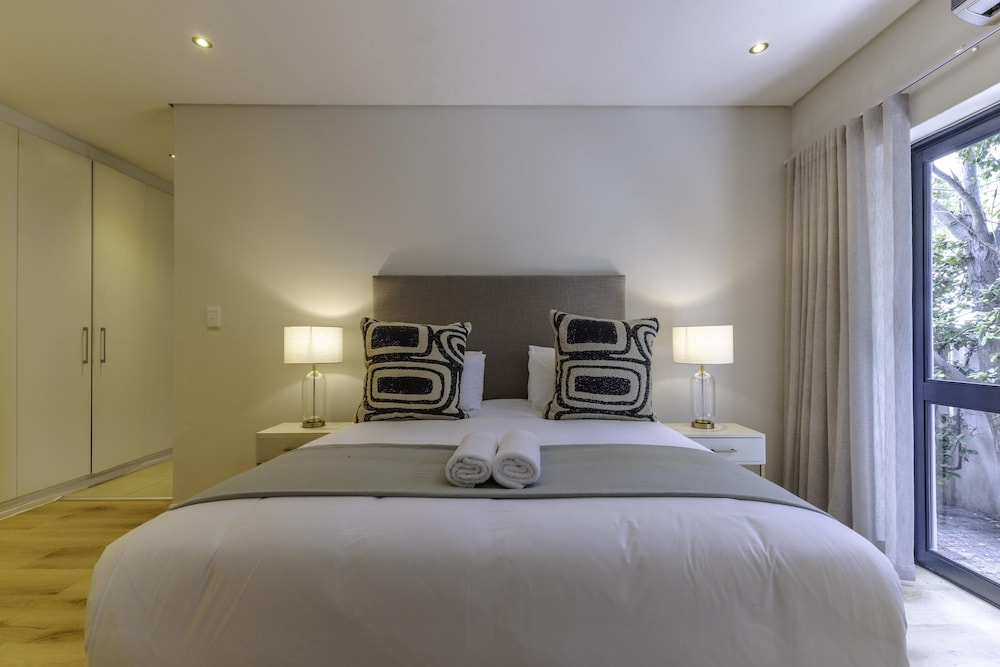 Newly Renovated 3 bed Apartment With Splashpool - 2283