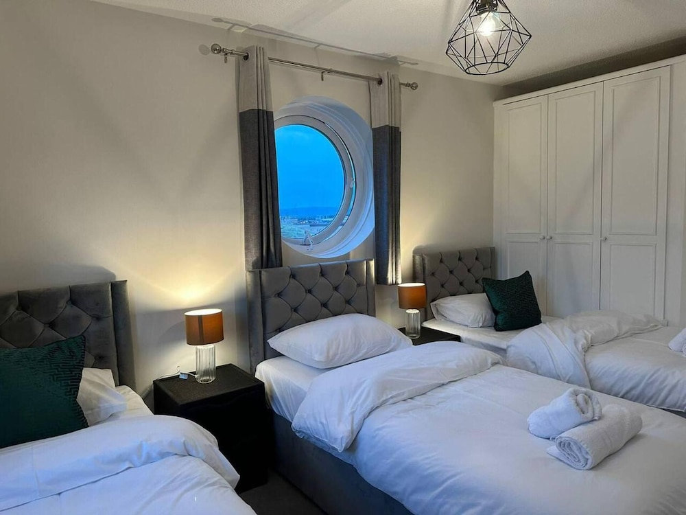 Beautiful 3-bed Apartment in Swansea view 2