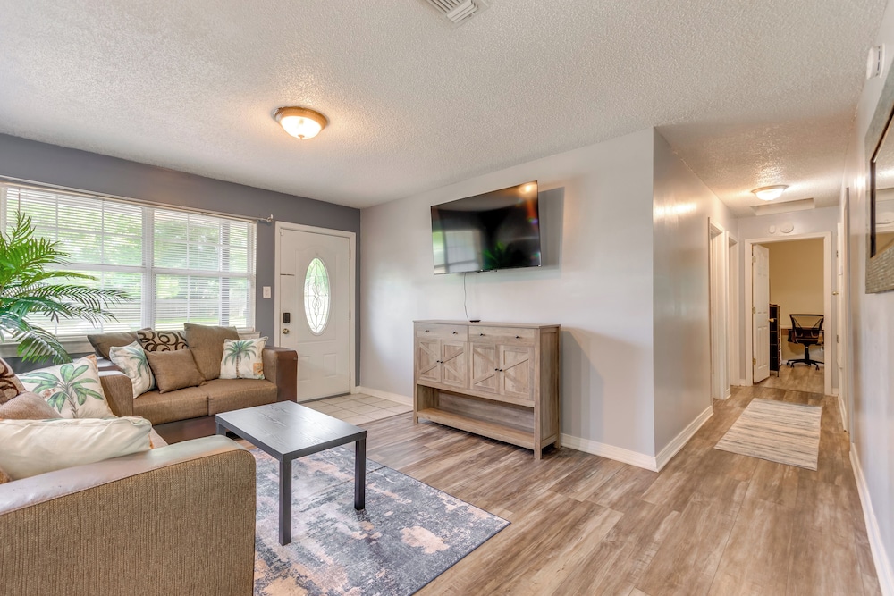 Game, Swim & Explore: Family Home in Pensacola