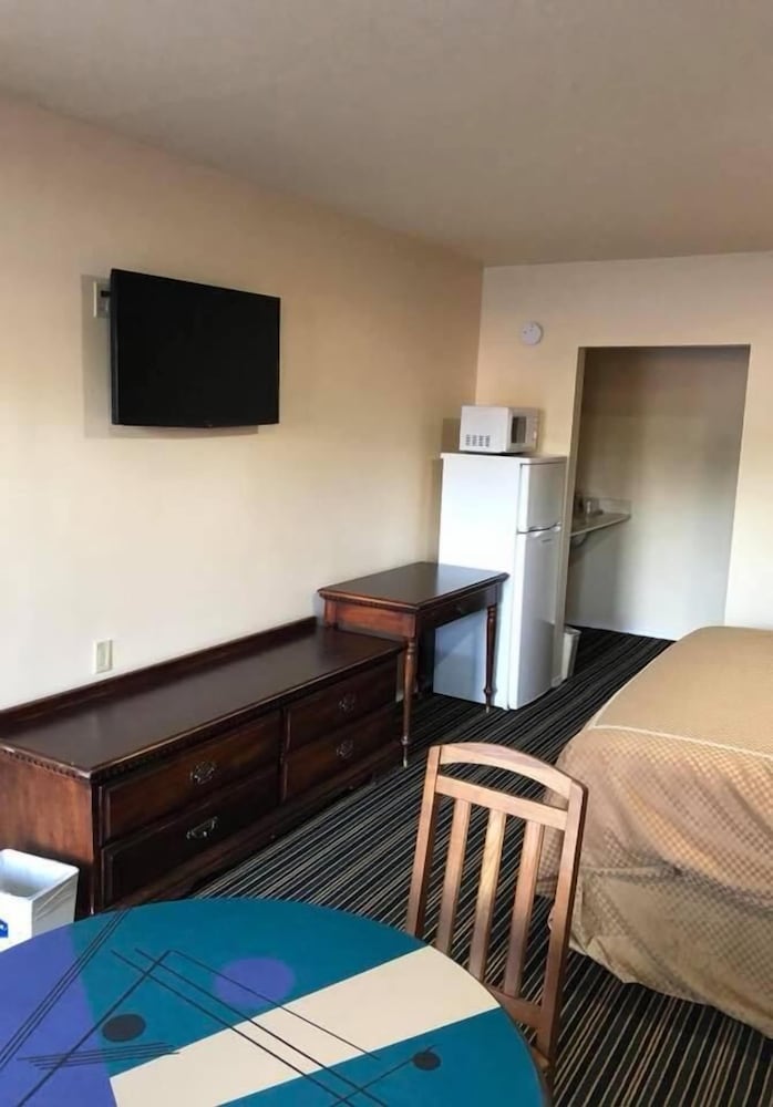 Scottish Inn & Suites