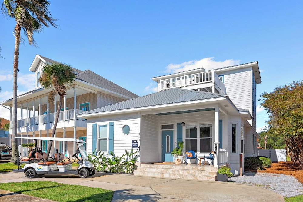 Sleeps 36 2 Homes, Walk to Beach, Priv Pool + Hot Tub Tidal Wave & Seacrest