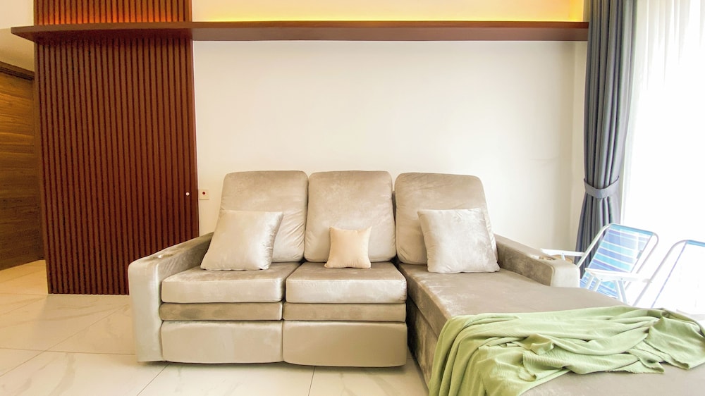 Comfort And Elegant 3Br Apartment Sky House Bsd