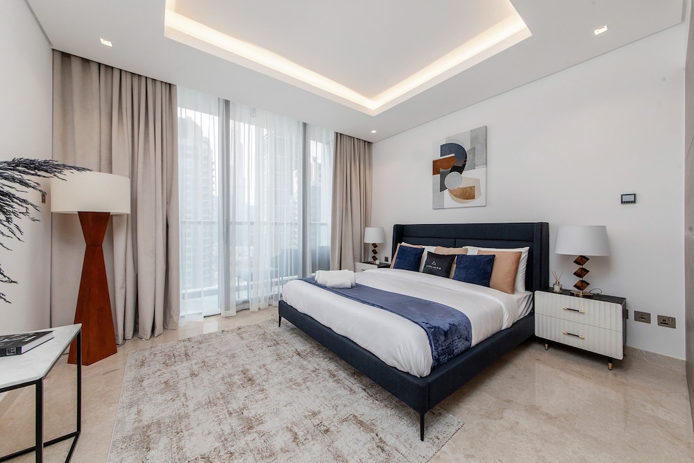 Luxe 3BR with Burj Khalifa view