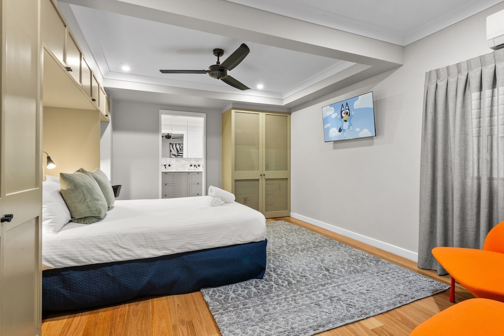 Bright 2-bed New Farm Apartment With Private Patio