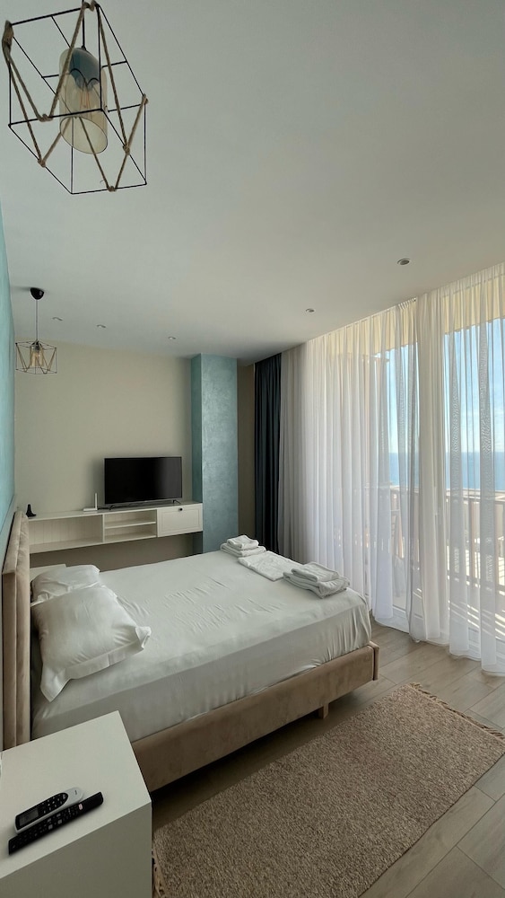 Whisky Green Coast Hotel & Apartments