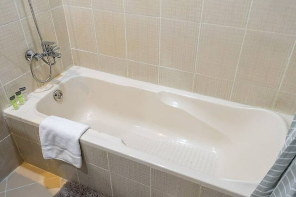 Calm Studio Apartment Right by the Golf Courses in Sports City