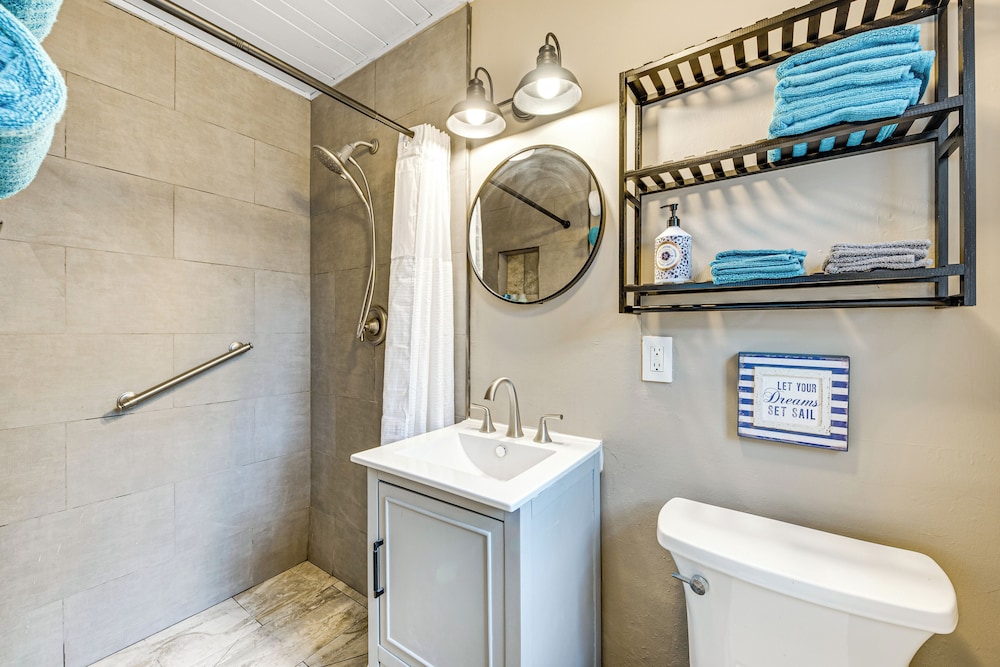 Relax & Refresh: Waterfront Cottage in Panacea