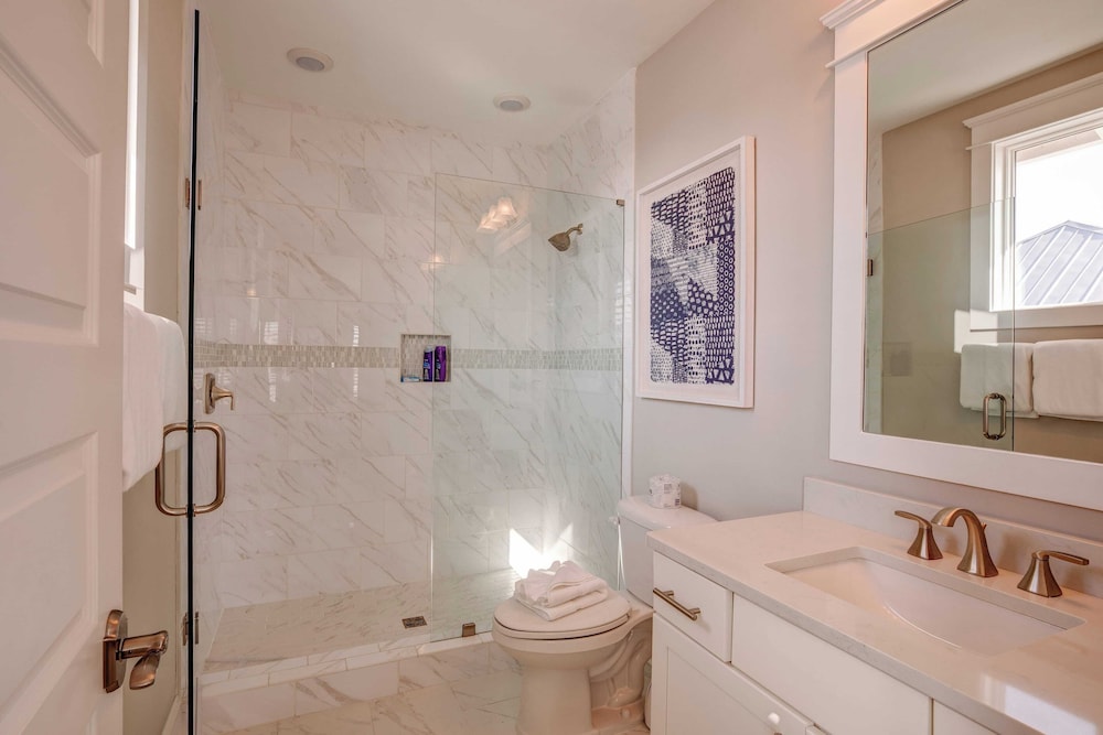 Coconut Cove by Avantstay Deck w/ Hot Tub, Access to 2 Pools