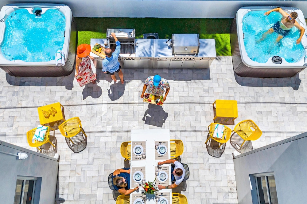 Beach Condo King Bed Lush Patio w BBQ Birch Key Eight