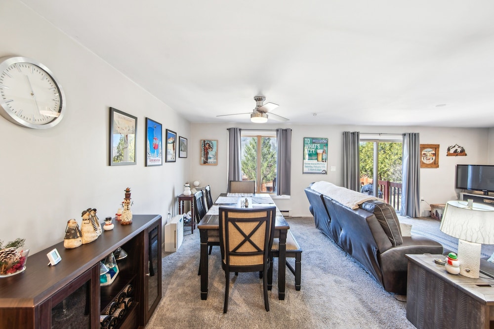 46er 15e - Stylish & Comfortable Mountain Retreat 2 Bedroom Townhouse by The Summit at Gore Mountain