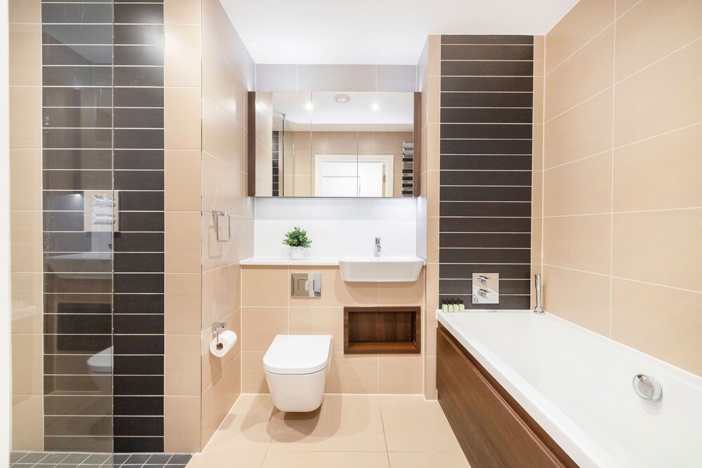 Charming 2BR 2BA Near Tower Bridge