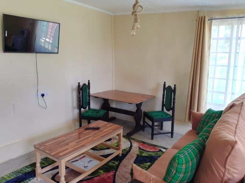 Wooden Knee cottages Nanyuki