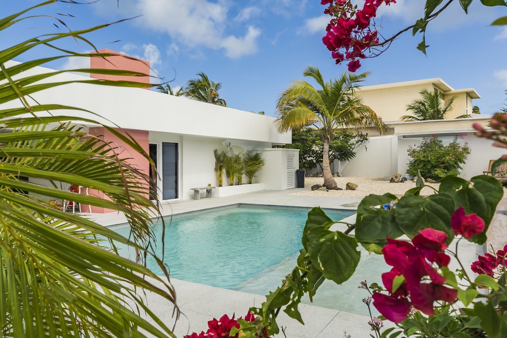 Boca Catalina Modern Villa