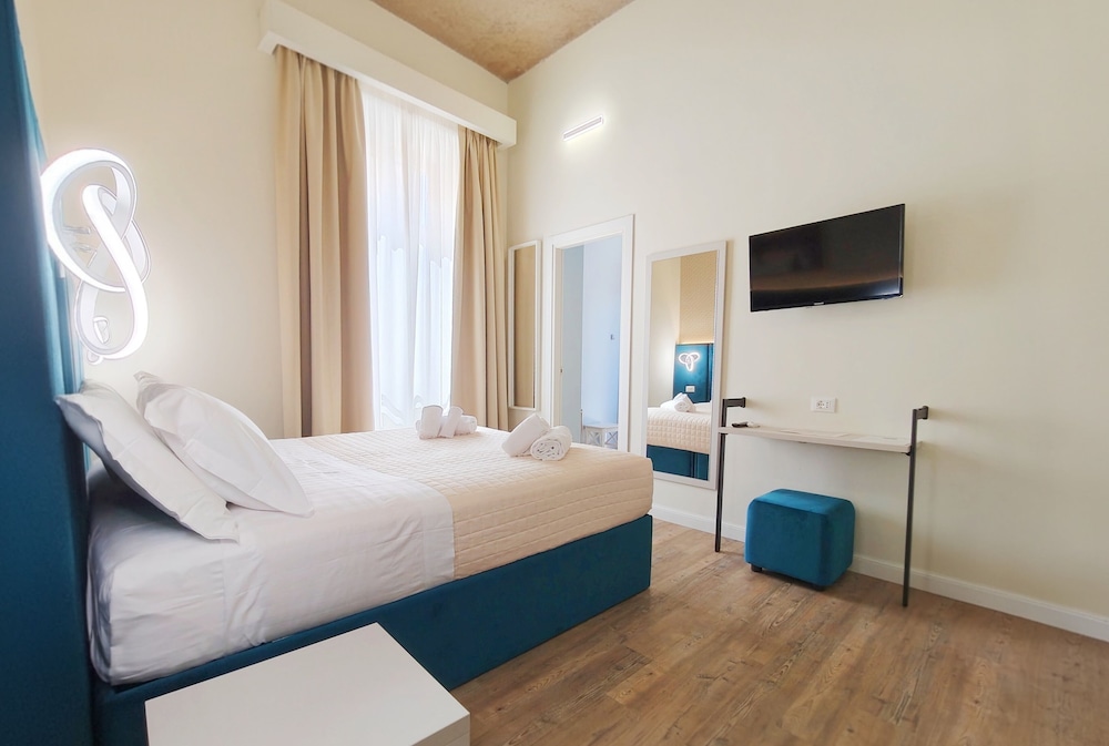 Nicole Suite
