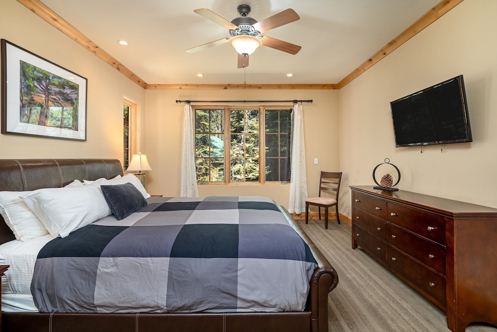 Bear Valley Vacation Condos by RedAwning