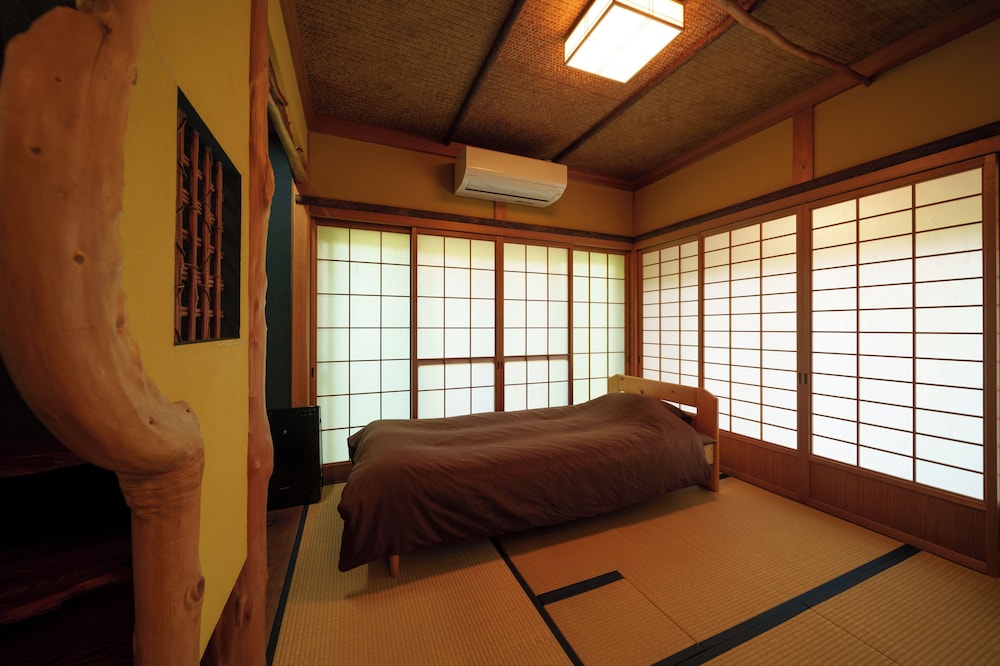 Yufuin Geihinkan Torigoebettei