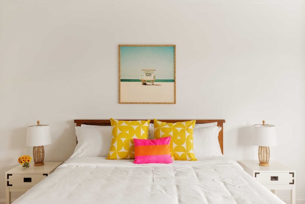 Sleeps 18! Pool, Hottub, Game Room, Blocks to Beach Vilano Villa by Avantstay