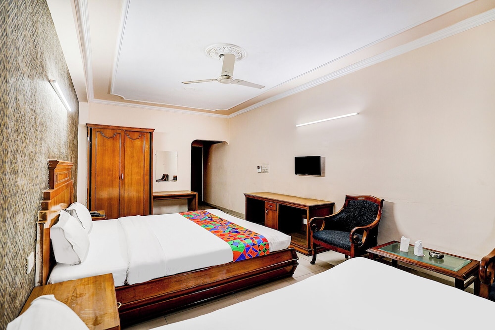 Fabhotel Gold Palace