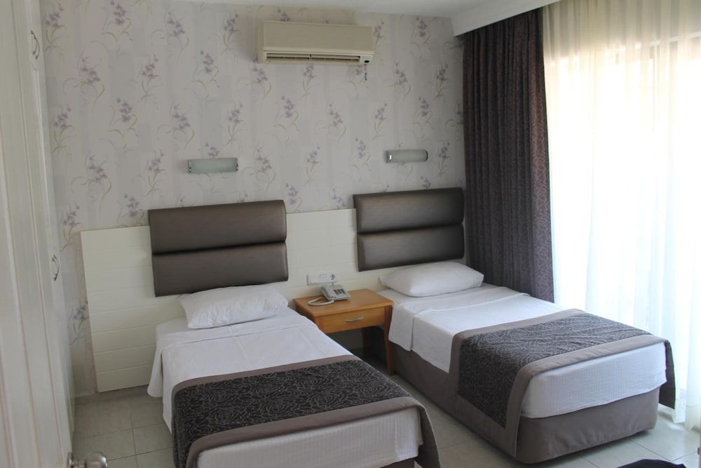 Ida Hotel - Image 39