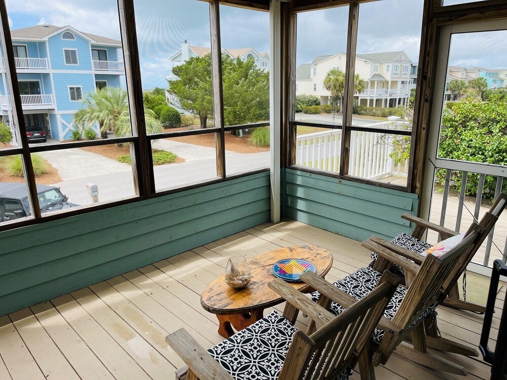 Fore Shore West- 4 Bedroom Home by RedAwning
