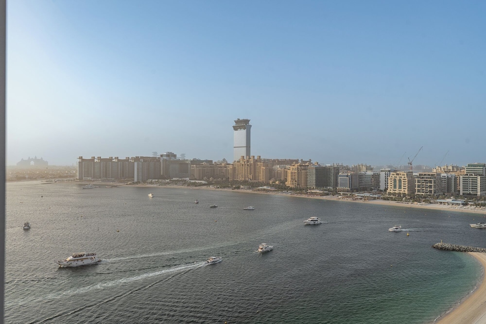 Grand Marina Bleu I Private Beach & Views I PS5 I Infinity Pool I by Skyline Serenity