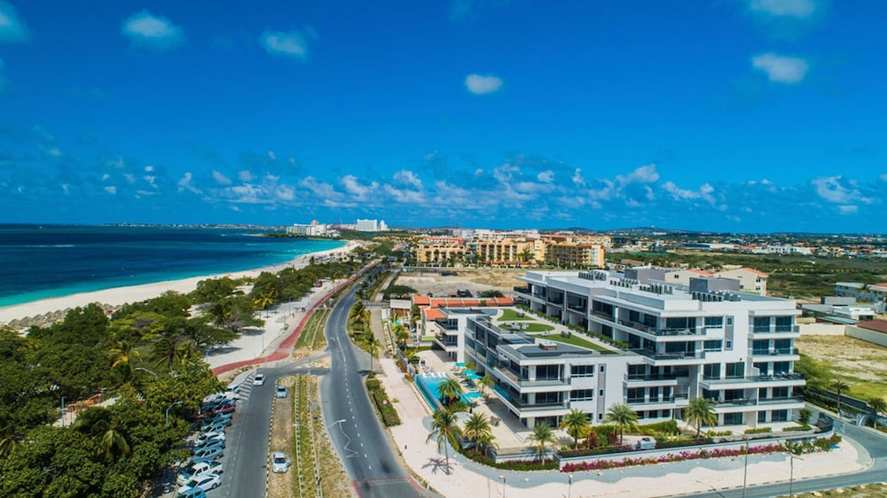 Beachfront Luxury NEW 3br2 5BA Condo Eagle Beach