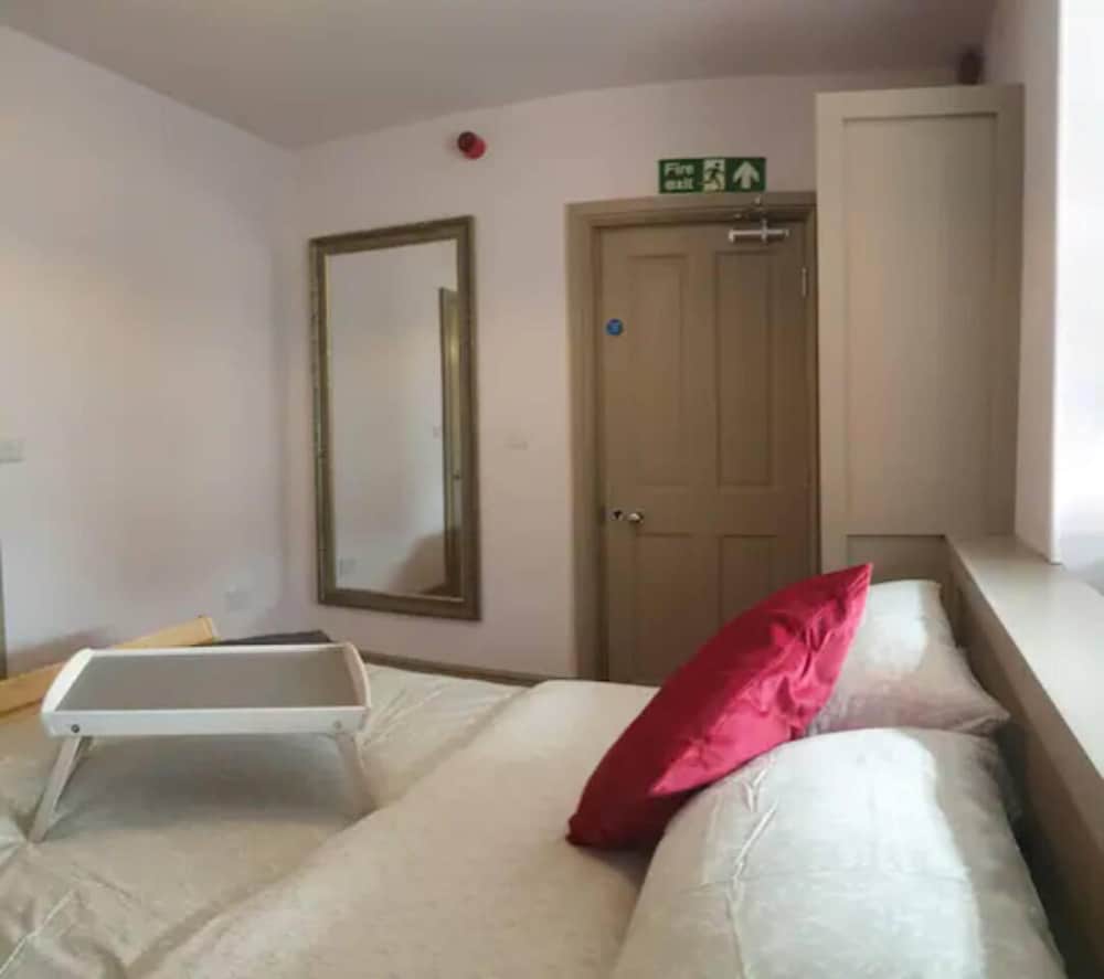 Turner - En-suite Room in Canalside Guesthouse view 3