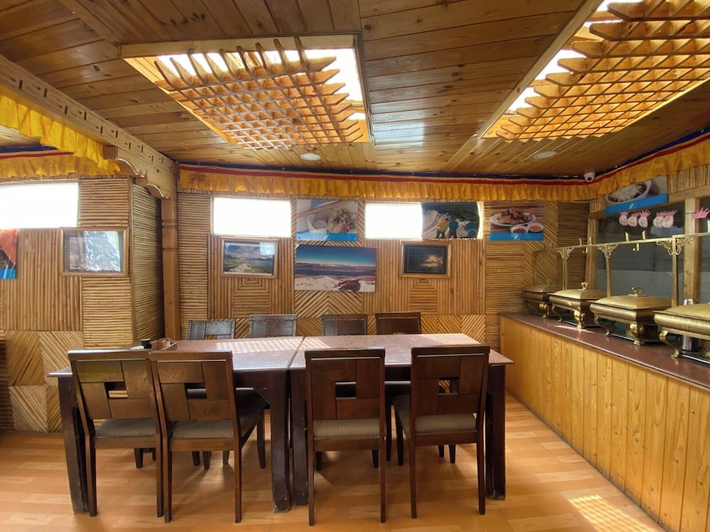 Nezer Hostel & Roof Top Cafe
