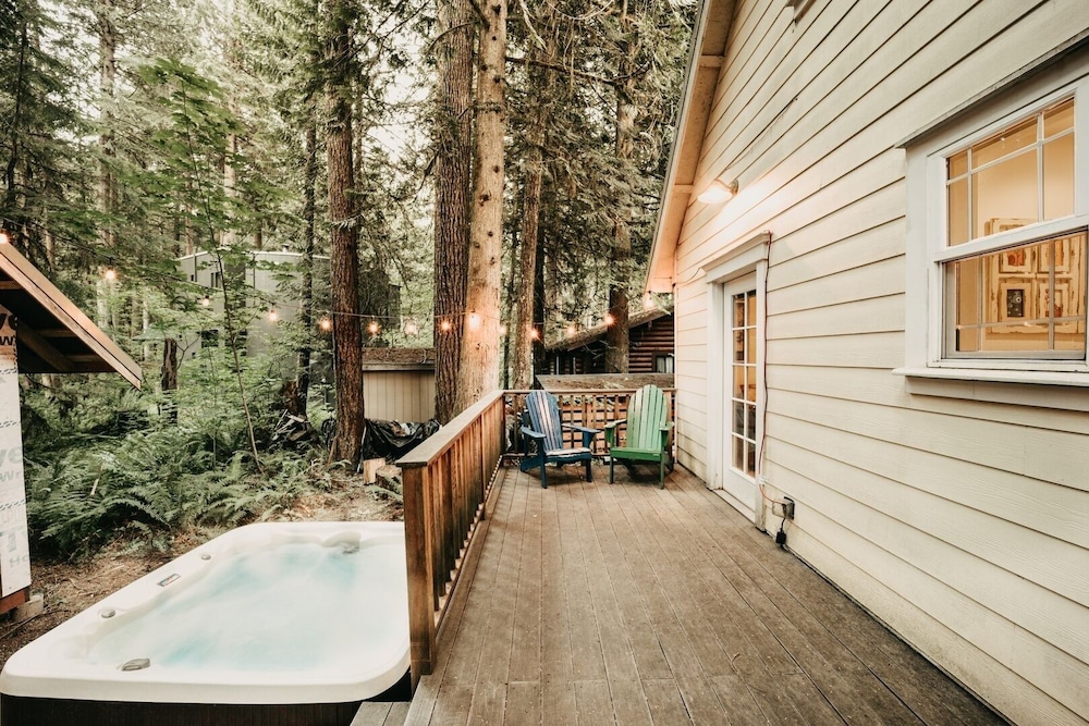 01sl - Hot Tub - Pet Friendly - Bbq - Sleeps 8 3 Bedroom Home by RedAwning