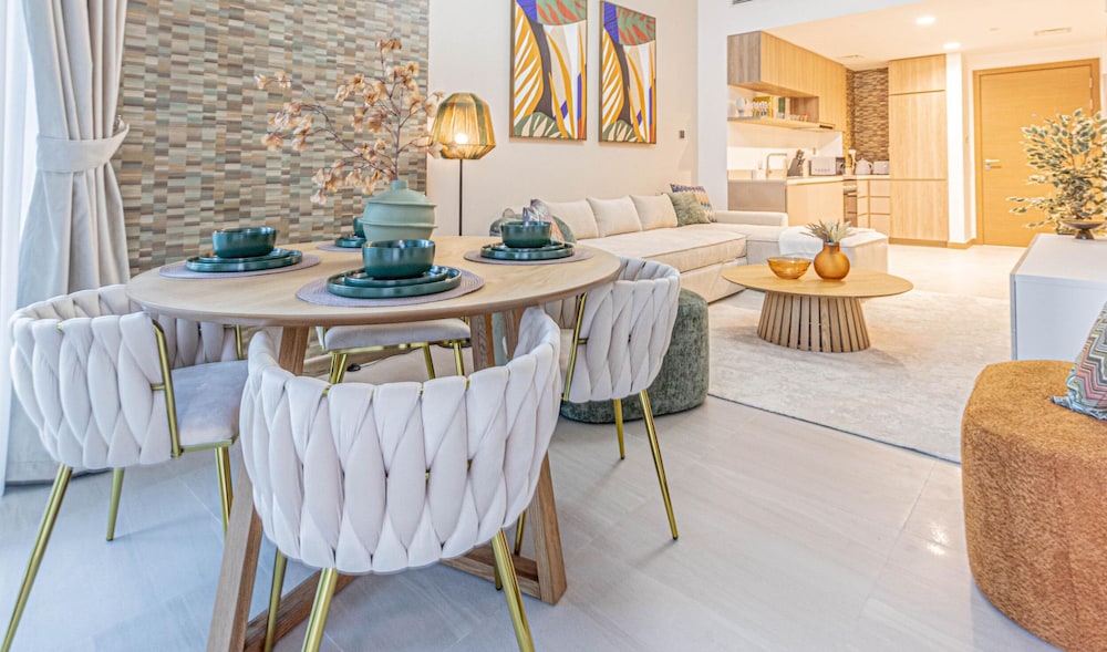 Exclusive 1BR Urban Oasis Canal