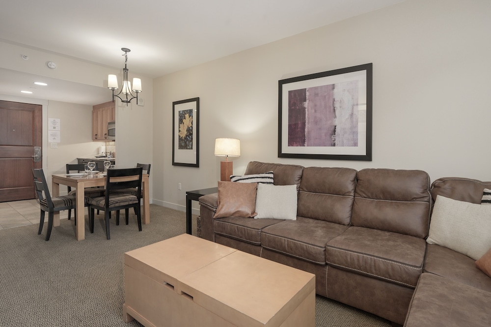 Founders Pointe 1 bedroom Condo by RedAwning