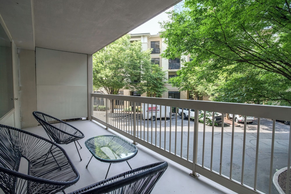 Apt Near Airport in Crystal City