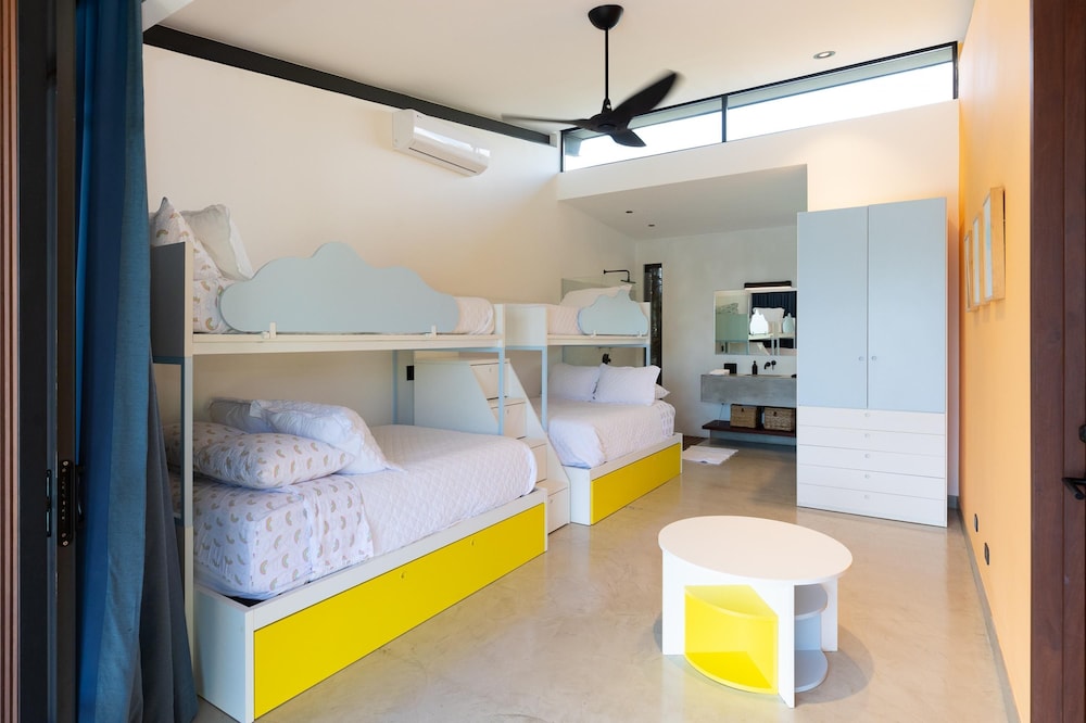 Villa Futura by Acomodo