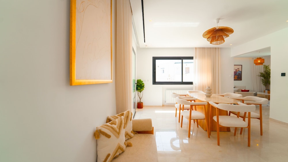 Villa Malaga Luxury for 10 in Central Marsa