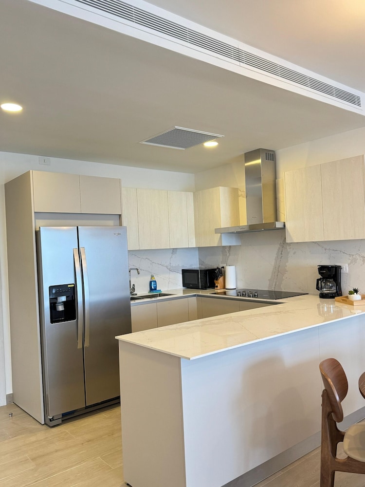 4 Guest 2 Bedrooms Balcony and Shared Pool