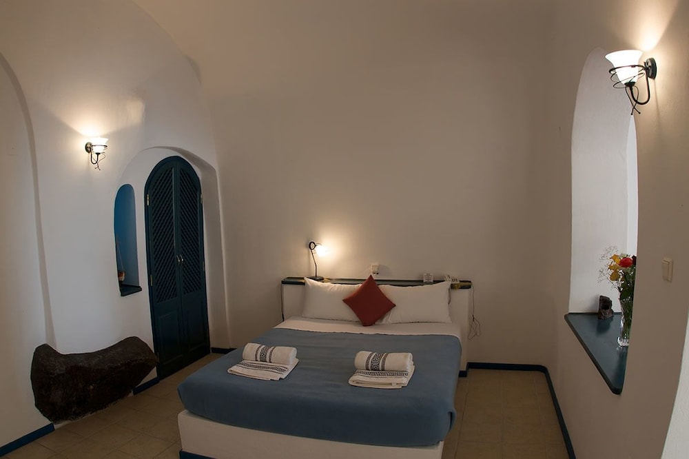 Vallas Apartments & Villas photo 5