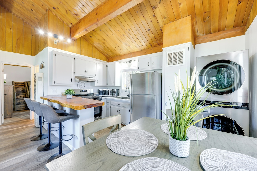 Close to Skiing & Lake: Big Bear Mountain Getaway