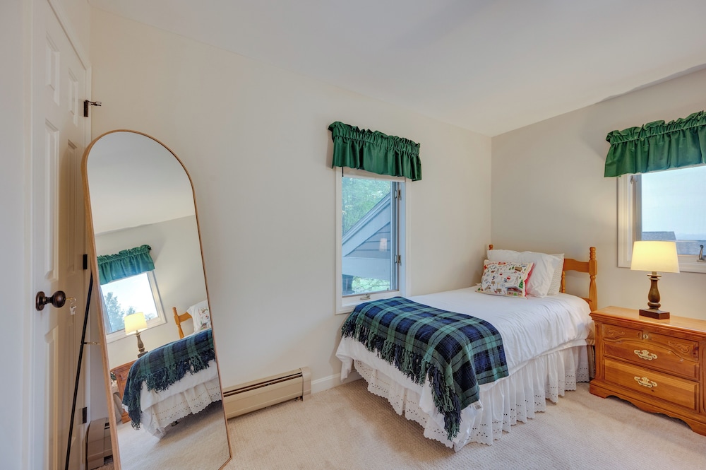 Ski-in Condo w/ Hot Tub on Burke Mtn Slopes!