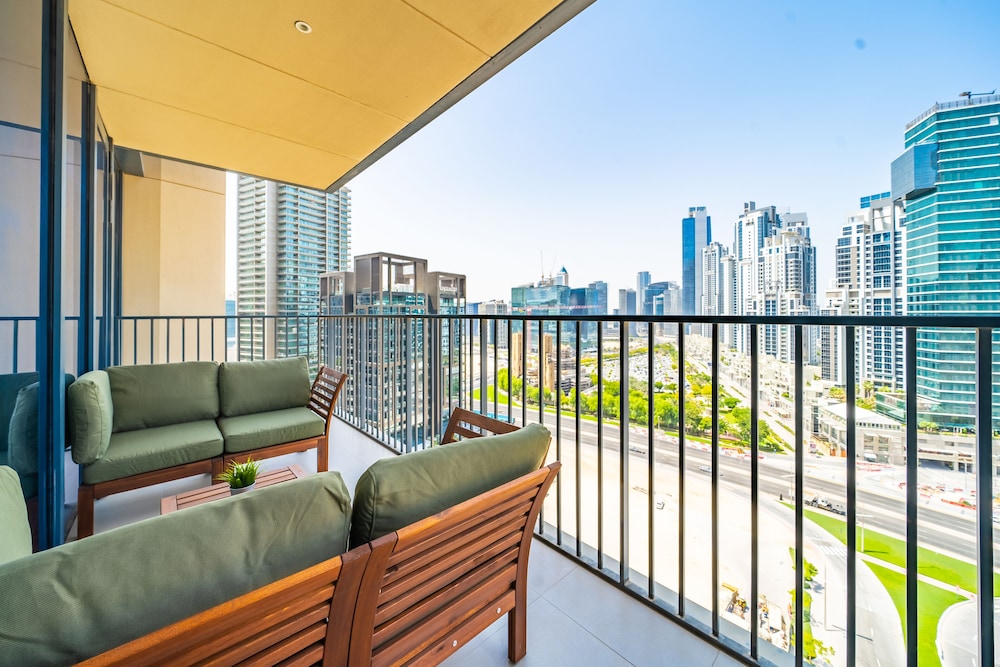 Incredible Views From This Classy Apt With Terrace