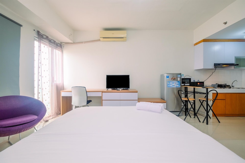 Chic and Cozy Studio Park View Condominium Apartment view 5