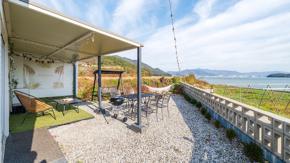 Namhae Yujane Pension
