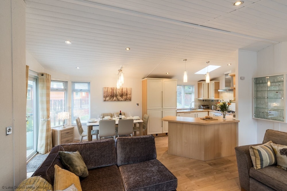 Broad Larch Lodge