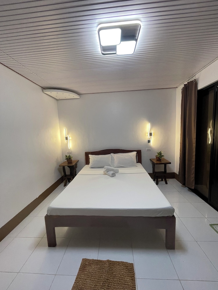 Akoya Beach Park & Cottages