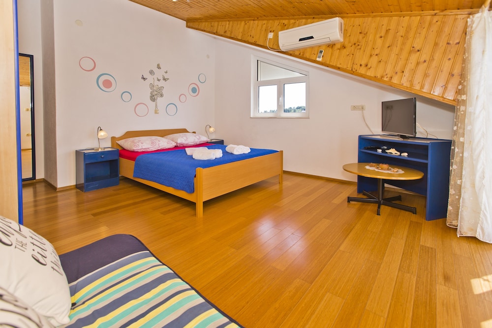 Photo 8