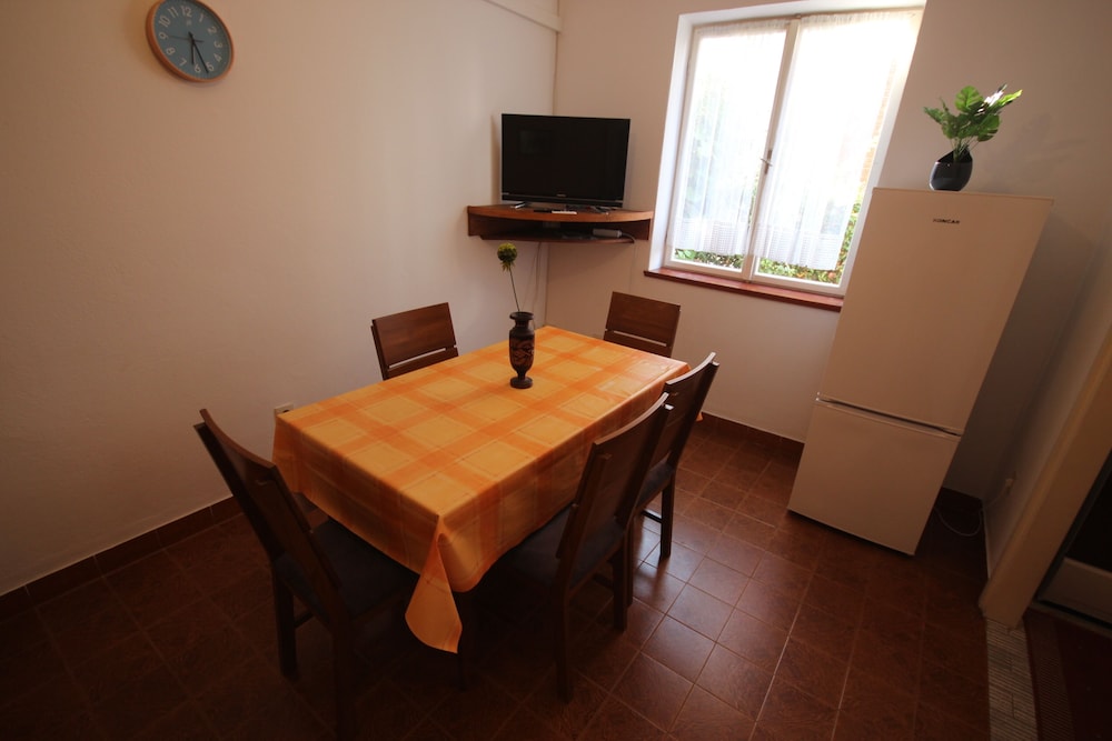 Comfortable Apartment, Zadar Borik, up To 5 Persons