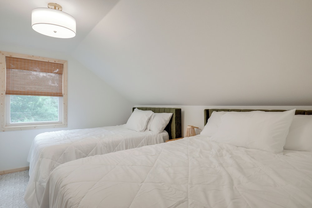 Snowmobile Trail On-site: Cozy Post Lake Retreat