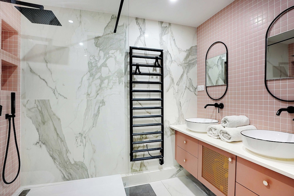 Modern, Spacious Apartment Just Outside Paris