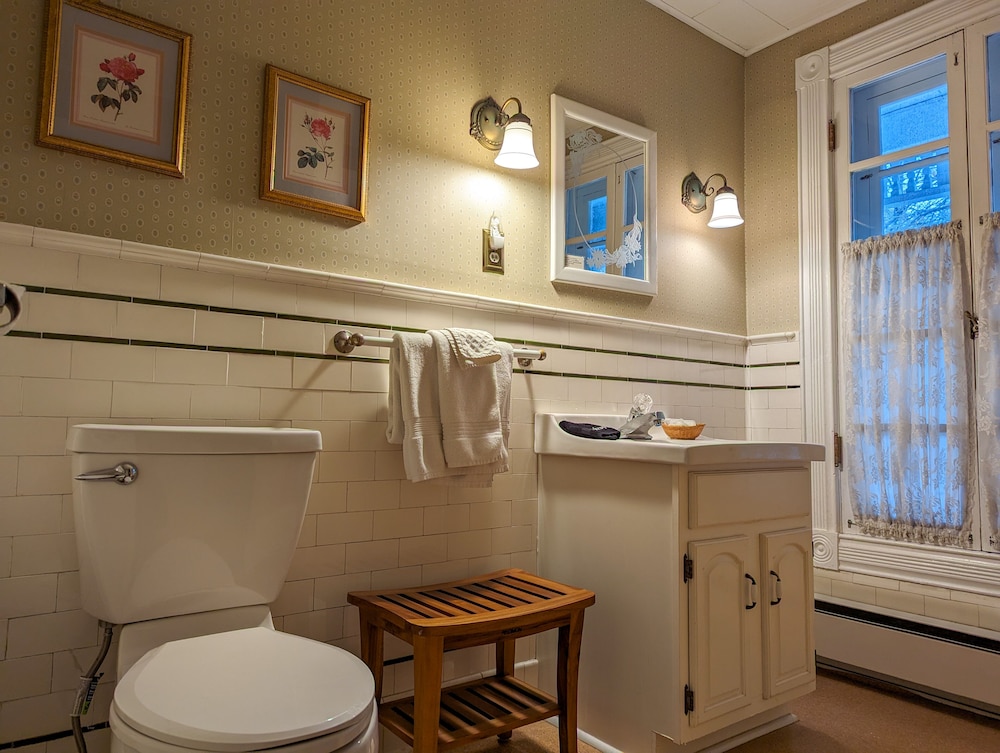 Hudson Manor Bed and Breakfast