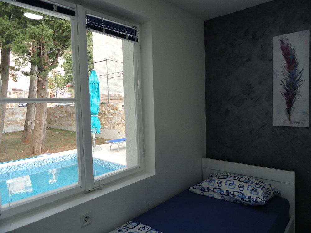 Petrovac Holiday House with pool photo 4
